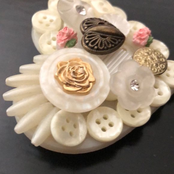 Vintage Button Handmade Brooch. One of a Kind - Picture 4 of 5